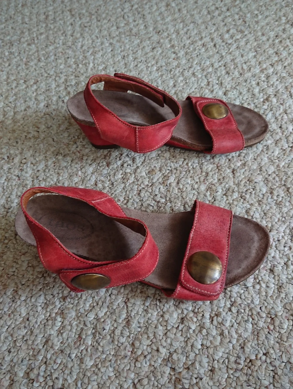Taos Footwear the Carousel 3 Leather Ornamented Wedge Sandals in read size 7.5